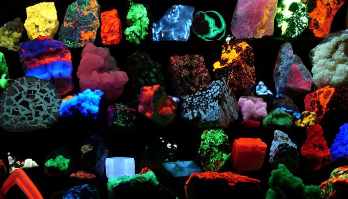 Fluorescent Dyes Are Boosting Metamaterials
