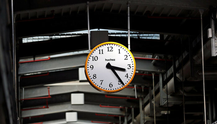 What instrument is used to measure time in a zeptosecond?