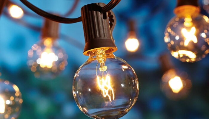 How are lights reflected in the atomic level?