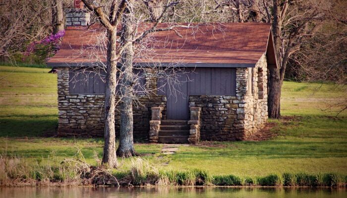 Is it possible to live off-grid using only solar power in Brazil?