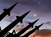 Is it possible to make a nuclear bomb with everyday items?