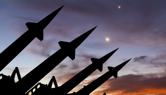 Is it possible to make a nuclear bomb with everyday items?