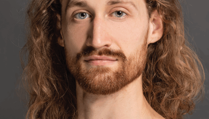 When Droplets Dance: Evaporation Powers a Fluid Ballet