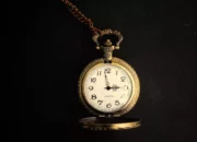 How often does the atomic clock send a signal?