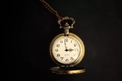 How often does the atomic clock send a signal?