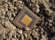 Is Boron a semiconductor?