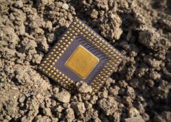 Is Boron a semiconductor?