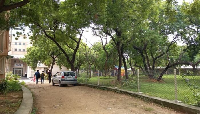 Which is better: Deshbandhu College or Ramjas College?